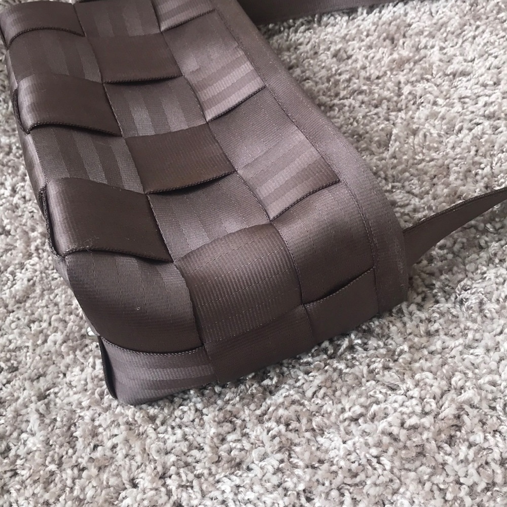 Harvey’s Tan The Original Seatbelt Bag - Picture 5 of 16